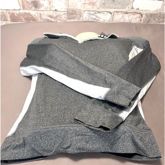 PINK Ultimate Quarter Grey Pullover Size M - Picture 2 of 4